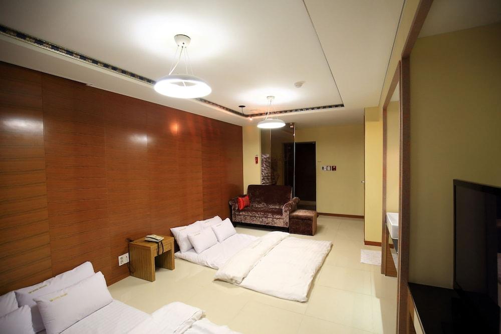 Gallery Tourist Hotel تونغيونغ المظهر الخارجي الصورة