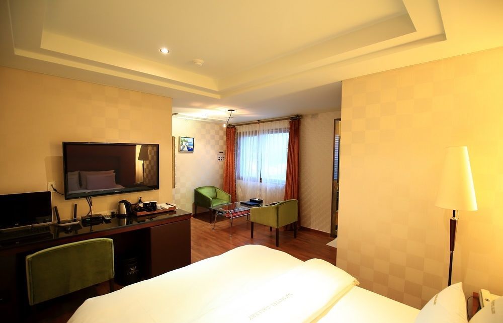 Gallery Tourist Hotel تونغيونغ المظهر الخارجي الصورة