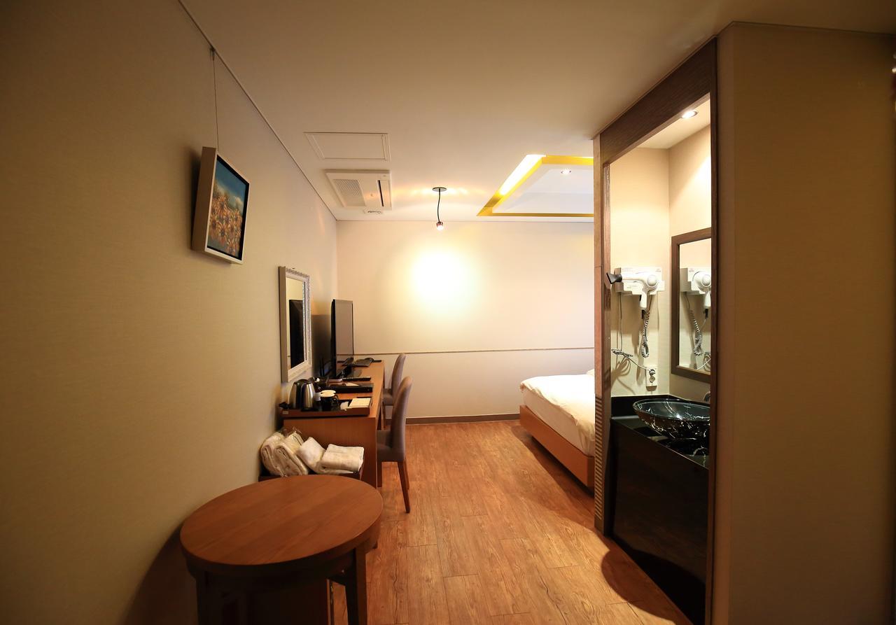 Gallery Tourist Hotel تونغيونغ المظهر الخارجي الصورة